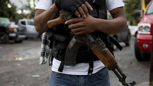 Mexico legalizes vigilantes, nabs cartel leader